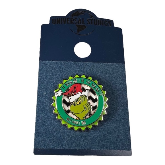 Universal Studios Dr. Seuss "It Wouldn't Be the Holidays Without  Me” Pin - Picture 1 of 1